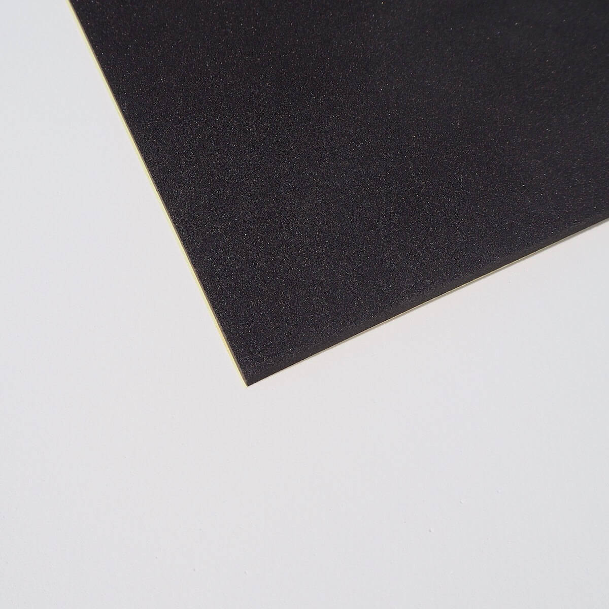 Selbstklebender Schaumstoff EVA schwarz 3 mm - 120x100 cm 120x100 cm, Materialien \ EVA Schaum \ Selbstklebend